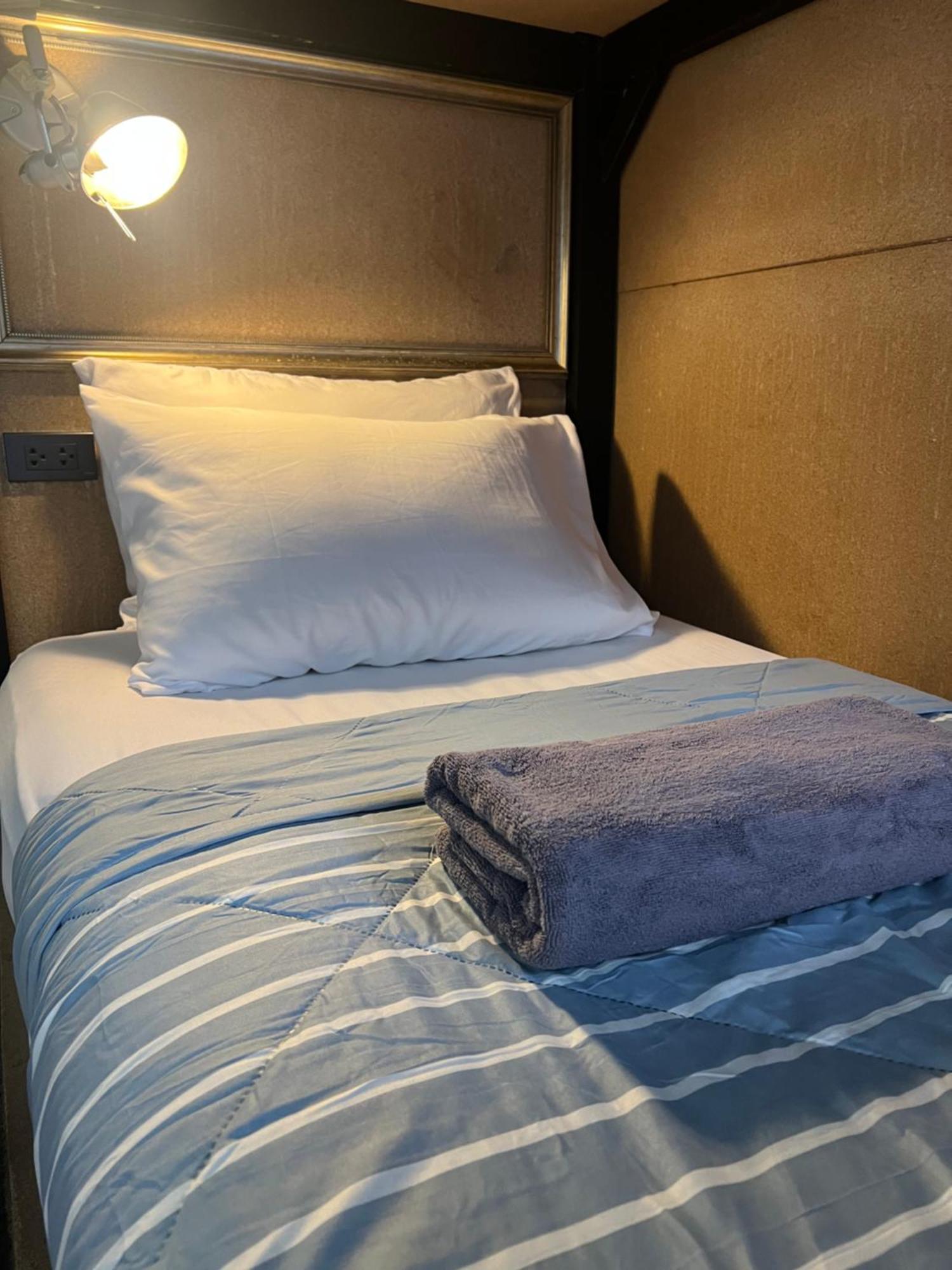 2Street Hostel (Adults Only) Surat Thani Bagian luar foto